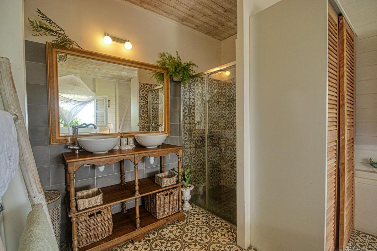 20 Location villa Martinique- Salle d'eau et douche